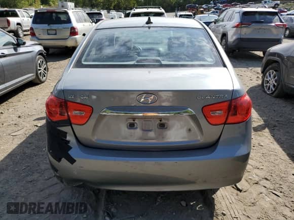 2010 Hyundai Elantra GLS z VIN KMHDU4AD8AU076957, wystawiony jako Copart lot #71700624 z przebiegiem 224 758 mil mil oraz Czysty tytuł • Clean title. Historia ofert i sprzedaży dostępna na DreamBid. Obrazek 8.