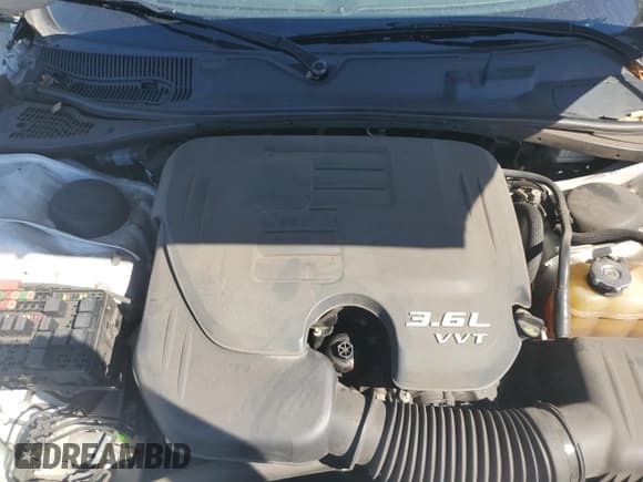 ✅ 2018 Dodge Challenger SXT Plus • VIN: 2C3CDZAG0JH229264 • Лот: 86175465. Опубликован ранее на Copart с пробегом 100 003 миль. Бесплатный доступ к архиву аукционных продаж из США и подробный отчёт об истории автомобиля на DreamBid. Изображение 11.