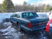 ✅ 1995 Lincoln Town Car Signature • VIN: 1LNLM82WXSY688851 • Lot: 43829532. Listed on IAAI with 190,300 mi. Free auction sales archive from the USA and detailed vehicle history report at DreamBid. Image 3.