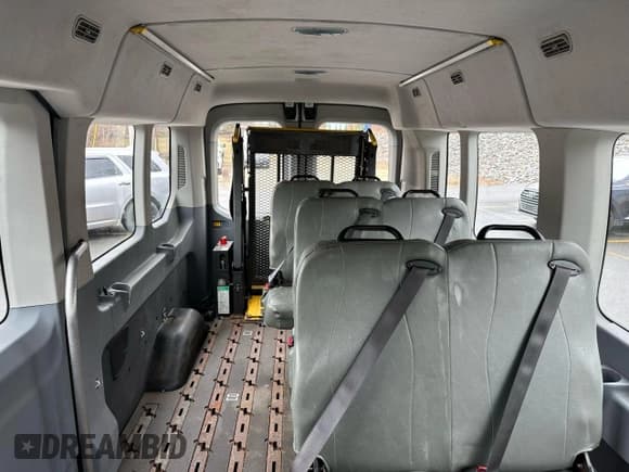 ✅ 2016 Ford Transit XL • VIN: 1FDZX2CM4GKA08643 • Lot: 53084025. Wystawiony na Copart z przebiegiem 277 668 mil. Bezpłatny archiwum sprzedaży aukcyjnych z USA i szczegółowy raport historii pojazdu na DreamBid. Zdjęcie 6.