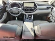 ✅ 2023 Toyota Highlander Hybrid Platinum • VIN: 5TDEBRCH4PS122373 • Lot: 91297405. Wystawiony na Copart z przebiegiem 32 673 mil. Bezpłatny archiwum sprzedaży aukcyjnych z USA i szczegółowy raport historii pojazdu na DreamBid. Zdjęcie 8.