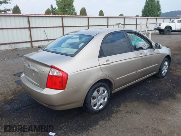 ✅ 2005 Kia Spectra LX • VIN: KNAFE122455109682 • Лот: 43208311. Опубликован ранее на IAAI с пробегом 224 961 миль. Бесплатный доступ к архиву аукционных продаж из США и подробный отчёт об истории автомобиля на DreamBid. Изображение 4.