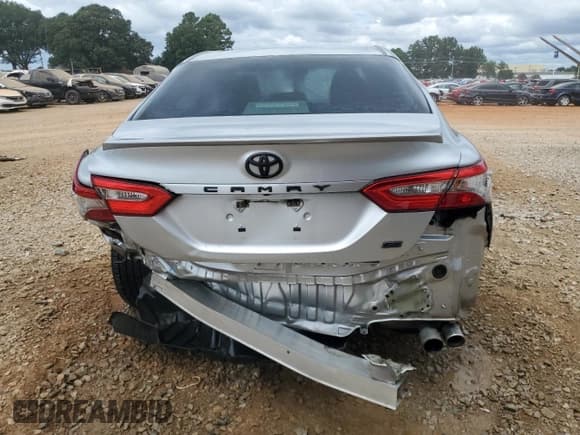 ✅ 2018 Toyota Camry XLE • VIN: 4T1B11HK8JU548397 • Lot: 67848565. Listed on Copart with 111,394 mi. Free auction sales archive from the USA and detailed vehicle history report at DreamBid. Image 6.