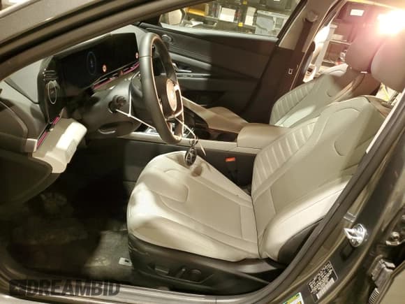 ✅ 2025 Hyundai Elantra Limited • VIN: KMHLP4DG0SU998469 • Lot: 92201545. Wystawiony na Copart z przebiegiem 14 123 mil. Bezpłatny archiwum sprzedaży aukcyjnych z USA i szczegółowy raport historii pojazdu na DreamBid. Zdjęcie 7.