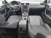 ✅ 2017 Volkswagen Passat SE • VIN: 1VWBT7A36HC038132 • Lot: 85553115. Wystawiony na Copart z przebiegiem 76 454 mil. Bezpłatny archiwum sprzedaży aukcyjnych z USA i szczegółowy raport historii pojazdu na DreamBid. Zdjęcie 8.