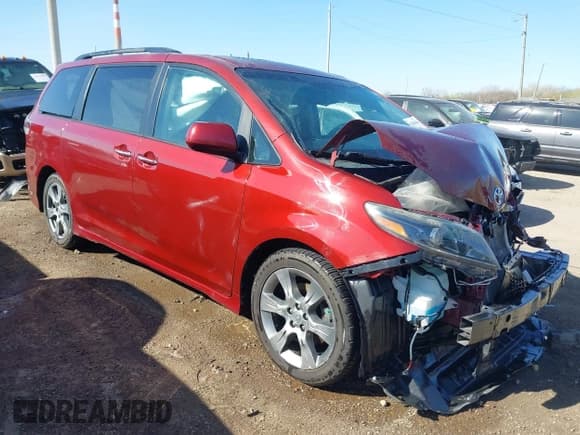 ✅ 2015 Toyota Sienna SE • VIN: 5TDXK3DC6FS528503 • Lot: 42036548. Wystawiony na IAAI z przebiegiem 150 675 mil. Bezpłatny archiwum sprzedaży aukcyjnych z USA i szczegółowy raport historii pojazdu na DreamBid. Zdjęcie 1.
