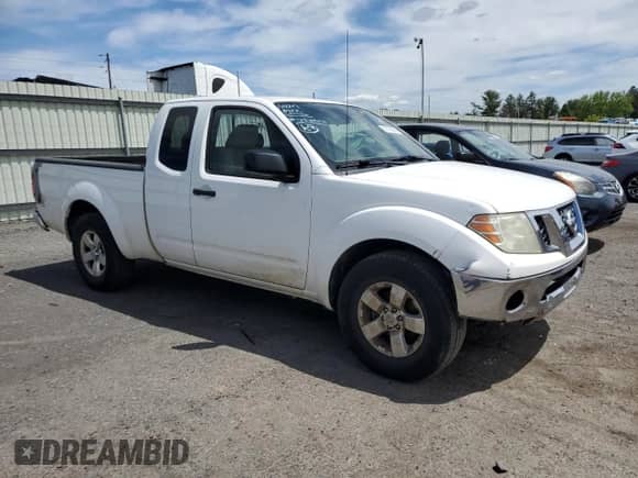 2011 Nissan Frontier SV z VIN 1N6AD0CU7BC435877, wystawiony jako Copart lot #57132265 z przebiegiem 141 862 mil mil oraz Czysty tytuł • Clean title. Historia ofert i sprzedaży dostępna na DreamBid. Obrazek 4.