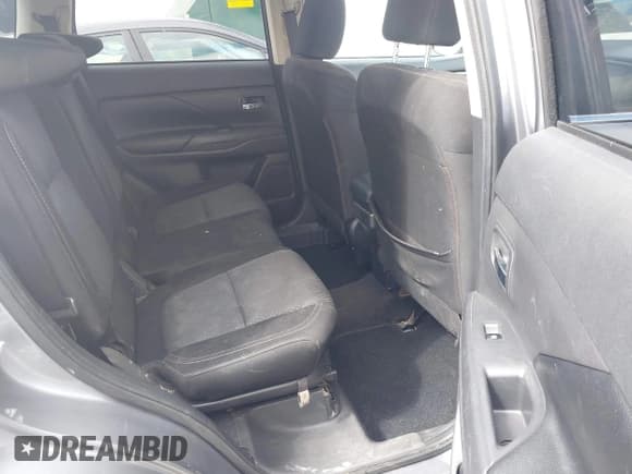 ✅ 2017 Mitsubishi Outlander SE • VIN: JA4AD3A35HZ057699 • Lot: 42337414. Wystawiony na IAAI z przebiegiem 85 950 mil. Bezpłatny archiwum sprzedaży aukcyjnych z USA i szczegółowy raport historii pojazdu na DreamBid. Zdjęcie 8.