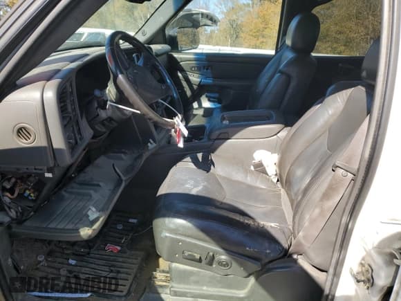 ✅ 2004 GMC Sierra 2500HD SLT • VIN: 1GTHK23294F204210 • Lot: 89011745. Wystawiony na Copart z przebiegiem Nie podano. Bezpłatny archiwum sprzedaży aukcyjnych z USA i szczegółowy raport historii pojazdu na DreamBid. Zdjęcie 7.