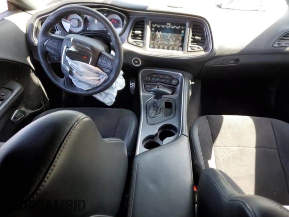 ✅ 2017 Dodge Challenger T/A 392 • VIN: 2C3CDZFJ9HH548581 • Lot: 54183474. Wystawiony na Copart z przebiegiem 32 358 mil. Bezpłatny archiwum sprzedaży aukcyjnych z USA i szczegółowy raport historii pojazdu na DreamBid. Zdjęcie 8.