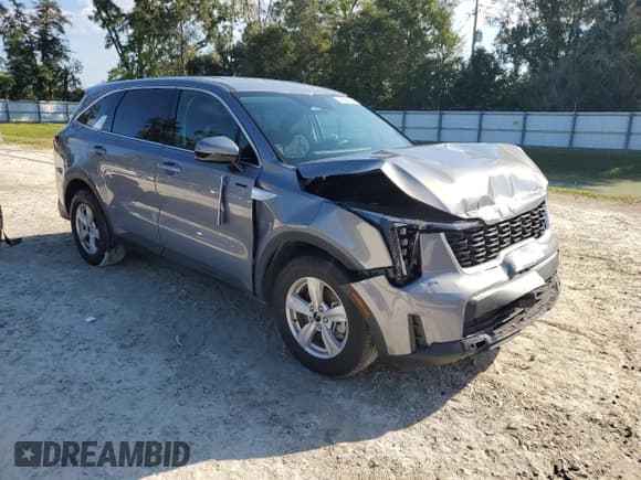 ✅ 2024 Kia Sorento LX • VIN: 5XYRG4JC0RG300664 • Lot: 84628655. Wystawiony na Copart z przebiegiem 18 507 mil. Bezpłatny archiwum sprzedaży aukcyjnych z USA i szczegółowy raport historii pojazdu na DreamBid. Zdjęcie 4.