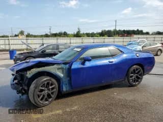 2021 Dodge Challenger SXT z VIN 2C3CDZAG7MH573680, wystawiony jako Copart lot #70830015 z przebiegiem 118 037 mil mil oraz Szkoda całkowita • Salvage title. Historia ofert i sprzedaży dostępna na DreamBid. Obrazek 1.