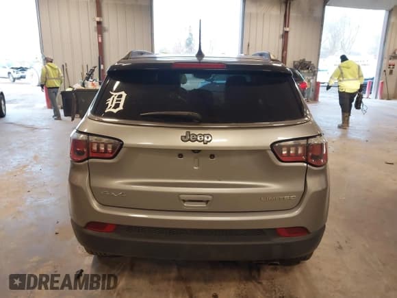 ✅ 2018 Jeep Compass Limited • VIN: 3C4NJDCB5JT104365 • Lot: 43733009. Listed on IAAI with 129,487 mi. Free auction sales archive from the USA and detailed vehicle history report at DreamBid. Image 16.