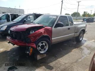 ✅ 1999 Chevrolet S-10 LS • VIN: 1GCCS19X3X8133053 • Лот: 63750774. Опубликован ранее на Copart с пробегом 136 081 миль. Бесплатный доступ к архиву аукционных продаж из США и подробный отчёт об истории автомобиля на DreamBid. Изображение 1.