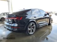 ✅ 2024 Audi SQ8 E-Tron • VIN: WA1BCBGE4RB055060 • Lot: 65226624. Wystawiony na Copart z przebiegiem 5 476 mil. Bezpłatny archiwum sprzedaży aukcyjnych z USA i szczegółowy raport historii pojazdu na DreamBid. Zdjęcie 3.