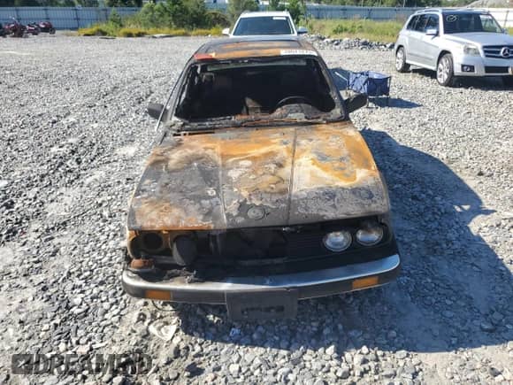 1984 BMW 3 Series z VIN WBAAK740XE9022606, wystawiony jako Copart lot #70671275 z przebiegiem Nie podano mil oraz Nie do naprawy • Non repairable. Historia ofert i sprzedaży dostępna na DreamBid. Obrazek 5.