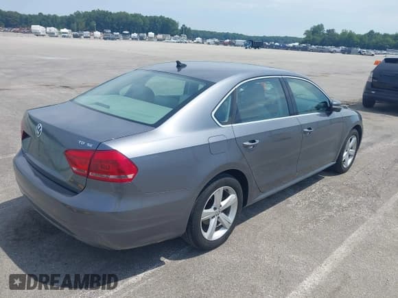 ✅ 2013 Volkswagen Passat SE • VIN: 1VWBN7A31DC133430 • Lot: 42771745. Listed on IAAI with 105,121 mi. Free auction sales archive from the USA and detailed vehicle history report at DreamBid. Image 4.