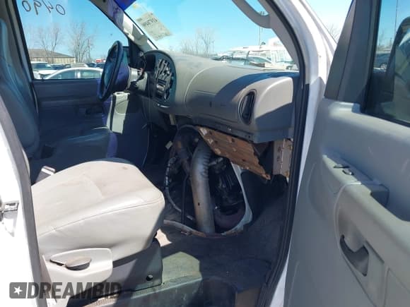 ✅ 2004 Ford Econoline Cargo Commercial • VIN: 1FTSE34P54HB35498 • Lot: 41970490. Listed on IAAI with 155,186 mi. Free auction sales archive from the USA and detailed vehicle history report at DreamBid. Image 5.