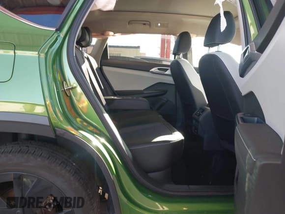 ✅ 2025 Volkswagen Taos SE • VIN: 3VVEC7B22SM037704 • Lot: 43685883. Listed on IAAI with 8,378 mi. Free auction sales archive from the USA and detailed vehicle history report at DreamBid. Image 8.