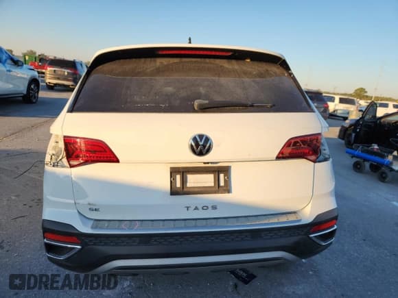 ✅ 2022 Volkswagen Taos SE • VIN: 3VVTX7B28NM061683 • Lot: 86463445. Wystawiony na Copart z przebiegiem 59 200 mil. Bezpłatny archiwum sprzedaży aukcyjnych z USA i szczegółowy raport historii pojazdu na DreamBid. Zdjęcie 6.