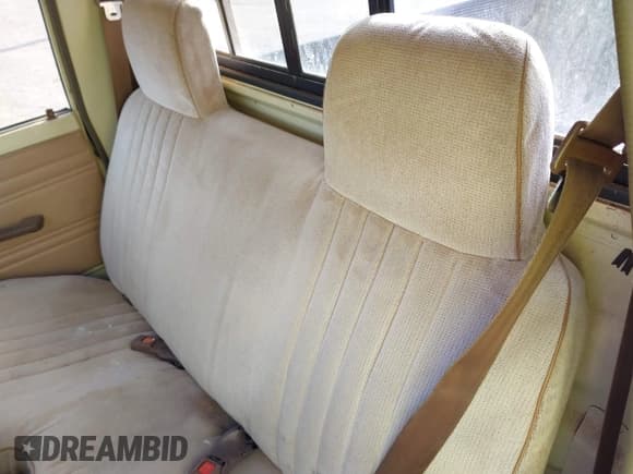 ✅ 1986 Toyota Pickup • VIN: JT4RN50R8G0157578 • Lot: 42088791. Wystawiony na IAAI z przebiegiem 149 799 mil. Bezpłatny archiwum sprzedaży aukcyjnych z USA i szczegółowy raport historii pojazdu na DreamBid. Zdjęcie 8.