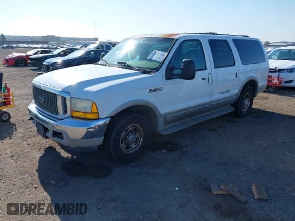 ✅ 2000 Ford Excursion Limited • VIN: 1FMNU42S5YED53957 • Lot: 42007784. Wystawiony na IAAI z przebiegiem 181 876 mil. Bezpłatny archiwum sprzedaży aukcyjnych z USA i szczegółowy raport historii pojazdu na DreamBid. Zdjęcie 17.