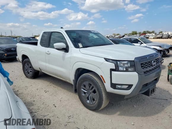 ✅ 2025 Nissan Frontier SV • VIN: 1N6ED1CL5SN600036 • Лот: 81299275. Опубликован ранее на Copart с пробегом 5 378 миль. Бесплатный доступ к архиву аукционных продаж из США и подробный отчёт об истории автомобиля на DreamBid. Изображение 4.