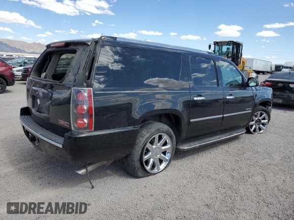 ✅ 2011 GMC Yukon XL Denali • VIN: 1GKS2MEF1BR398071 • Lot: 56171705. Wystawiony na Copart z przebiegiem 163 775 mil. Bezpłatny archiwum sprzedaży aukcyjnych z USA i szczegółowy raport historii pojazdu na DreamBid. Zdjęcie 3.