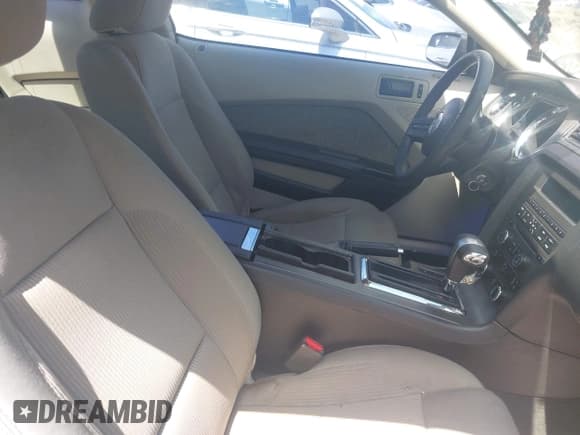 ✅ 2011 Ford Mustang V6 • VIN: 1ZVBP8AM0B5151010 • Lot: 42297601. Listed on IAAI with 209,810 mi. Free auction sales archive from the USA and detailed vehicle history report at DreamBid. Image 5.