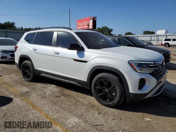 ✅ 2024 Volkswagen Atlas Peak Edition SEL • VIN: 1V2GR2CA9RC568696 • Lot: 81462615. Listed on Copart with 20,394 mi. Free auction sales archive from the USA and detailed vehicle history report at DreamBid. Image 4.