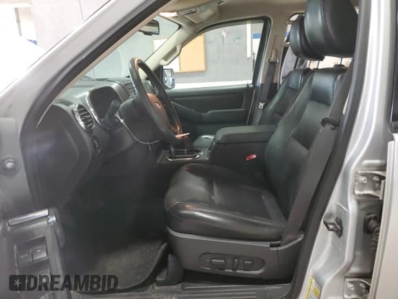 ✅ 2010 Ford Explorer Sport Trac Limited • VIN: 1FMEU5DE9AUA04468 • Lot: 42030015. Wystawiony na Copart z przebiegiem 271 253 mil. Bezpłatny archiwum sprzedaży aukcyjnych z USA i szczegółowy raport historii pojazdu na DreamBid. Zdjęcie 7.