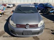 ✅ 2013 Volkswagen Golf GTI Wolfsburg Edition • VIN: WVWHV7AJ6DW082937 • Lot: 68578144. Wystawiony na Copart z przebiegiem 107 084 mil. Bezpłatny archiwum sprzedaży aukcyjnych z USA i szczegółowy raport historii pojazdu na DreamBid. Zdjęcie 5.