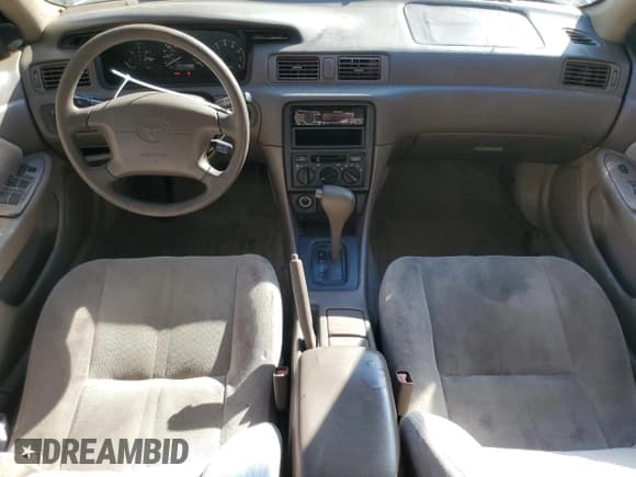 ✅ 1999 Toyota Camry LE • VIN: JT2BF22K0X0171528 • Lot: 90367745. Wystawiony na Copart z przebiegiem 352 195 mil. Bezpłatny archiwum sprzedaży aukcyjnych z USA i szczegółowy raport historii pojazdu na DreamBid. Zdjęcie 8.