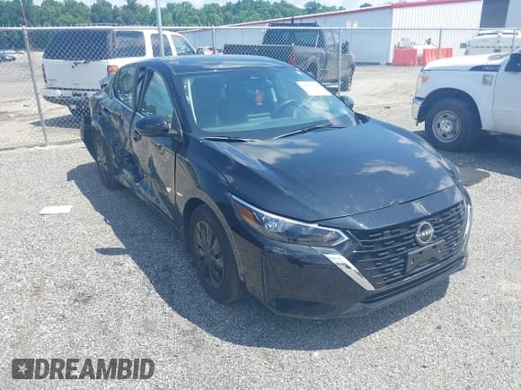 ✅ 2024 Nissan Sentra S • VIN: 3N1AB8BV9RY293392 • Lot: 42670749. Wystawiony na IAAI z przebiegiem 11 861 mil. Bezpłatny archiwum sprzedaży aukcyjnych z USA i szczegółowy raport historii pojazdu na DreamBid. Zdjęcie 1.