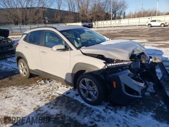 2023 Hyundai Kona SEL с VIN KM8K6CAB6PU958907, выставлен на аукционе Copart как лот 70792132 с пробегом 499 миль миль и . История ставок и продаж доступна на DreamBid. Изображение 4.