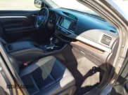 ✅ 2017 Toyota Highlander XLE • VIN: 5TDJZRFH1HS394225 • Lot: 43425490. Wystawiony na IAAI z przebiegiem 179 254 mil. Bezpłatny archiwum sprzedaży aukcyjnych z USA i szczegółowy raport historii pojazdu na DreamBid. Zdjęcie 5.