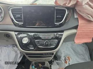 ✅ 2022 Chrysler Voyager LX • VIN: 2C4RC1CG0NR103347 • Lot: 43827134. Wystawiony na IAAI z przebiegiem Nie podano. Bezpłatny archiwum sprzedaży aukcyjnych z USA i szczegółowy raport historii pojazdu na DreamBid. Zdjęcie 3.