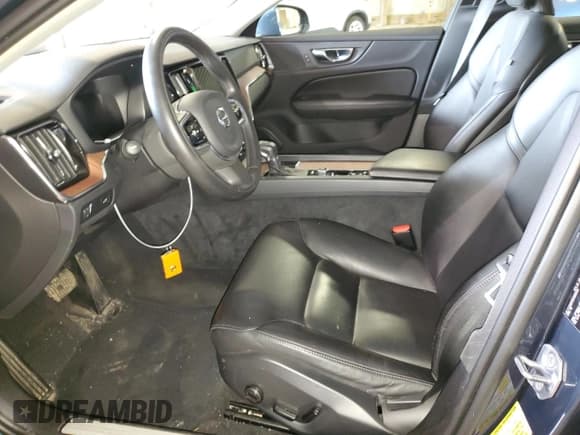 ✅ 2021 Volvo S60 Momentum • VIN: 7JR102FK0MG095134 • Lot: 65886583. Wystawiony na Copart z przebiegiem 16 984 mil. Bezpłatny archiwum sprzedaży aukcyjnych z USA i szczegółowy raport historii pojazdu na DreamBid. Zdjęcie 7.