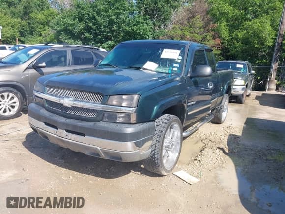✅ 2003 Chevrolet Silverado 2500HD LS • VIN: 1GCHC29U03E166456 • Lot: 42236591. Wystawiony na IAAI z przebiegiem Nie podano. Bezpłatny archiwum sprzedaży aukcyjnych z USA i szczegółowy raport historii pojazdu na DreamBid. Zdjęcie 2.