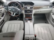 ✅ 2014 Mercedes-Benz E 550 Sport • VIN: WDDHF9BB2EA945964 • Lot: 85159655. Wystawiony na Copart z przebiegiem 97 702 mil. Bezpłatny archiwum sprzedaży aukcyjnych z USA i szczegółowy raport historii pojazdu na DreamBid. Zdjęcie 8.