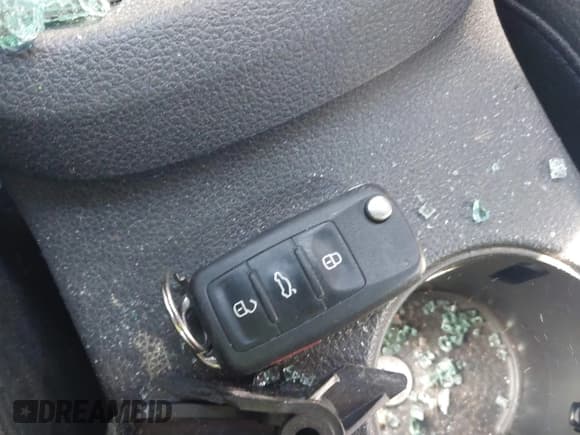 ✅ 2011 Volkswagen Jetta SEL • VIN: 3VWLZ7AJ1BM393264 • Lot: 41684488. Listed on IAAI with 107,242 mi. Free auction sales archive from the USA and detailed vehicle history report at DreamBid. Image 11.