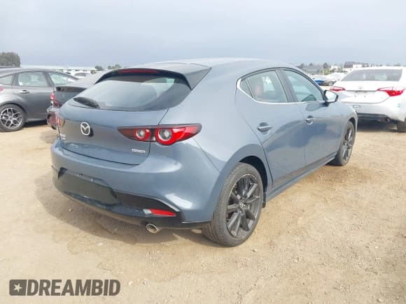 ✅ 2024 Mazda 3 S Carbon Edition • VIN: JM1BPBLM0R1656012 • Лот: 43073743. Опубликован ранее на IAAI с пробегом 21 302 миль. Бесплатный доступ к архиву аукционных продаж из США и подробный отчёт об истории автомобиля на DreamBid. Изображение 4.