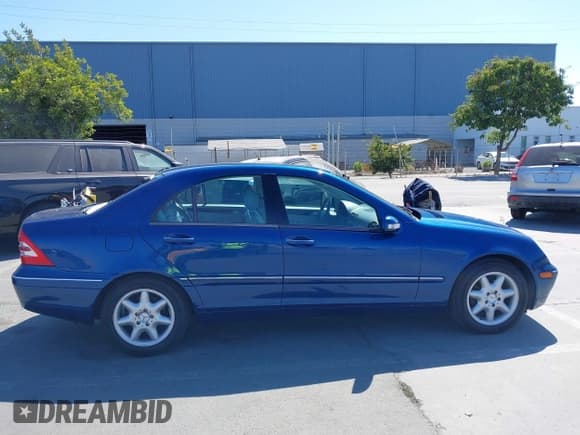 ✅ 2004 Mercedes-Benz C 240 • VIN: WDBRF61J94A566723 • Lot: 42637707. Wystawiony na IAAI z przebiegiem 108 563 mil. Bezpłatny archiwum sprzedaży aukcyjnych z USA i szczegółowy raport historii pojazdu na DreamBid. Zdjęcie 13.