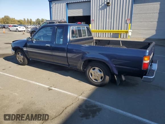 ✅ 1994 Toyota Pickup • VIN: JT4VN93D6R5041047 • Lot: 81757575. Wystawiony na Copart z przebiegiem 81 153 mil. Bezpłatny archiwum sprzedaży aukcyjnych z USA i szczegółowy raport historii pojazdu na DreamBid. Zdjęcie 2.