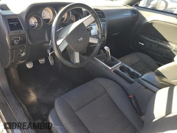 ✅ 2010 Dodge Challenger R/T Classic • VIN: 2B3CJ5DTXAH275367 • Lot: 83569994. Wystawiony na Copart z przebiegiem 148 954 mil. Bezpłatny archiwum sprzedaży aukcyjnych z USA i szczegółowy raport historii pojazdu na DreamBid. Zdjęcie 8.