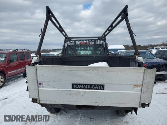 ✅ 2017 Chevrolet Silverado 2500HD Work Truck • VIN: 1GC0CUEG1HZ174526 • Lot: 44344155. Wystawiony na Copart z przebiegiem 95 798 mil. Bezpłatny archiwum sprzedaży aukcyjnych z USA i szczegółowy raport historii pojazdu na DreamBid. Zdjęcie 6.