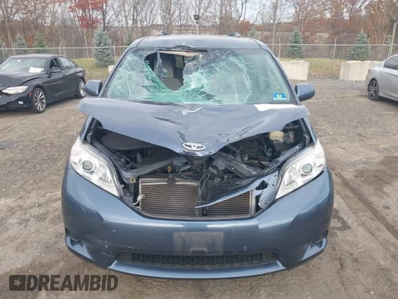 ✅ 2016 Toyota Sienna LE • VIN: 5TDJK3DC4GS136708 • Lot: 43590926. Wystawiony na IAAI z przebiegiem 63 246 mil. Bezpłatny archiwum sprzedaży aukcyjnych z USA i szczegółowy raport historii pojazdu na DreamBid. Zdjęcie 12.