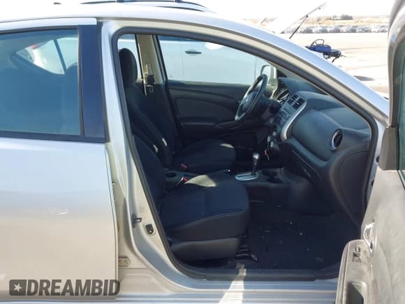 ✅ 2014 Nissan Versa SV • VIN: 3N1CN7AP6EL876121 • Lot: 43631254. Wystawiony na IAAI z przebiegiem 169 832 mil. Bezpłatny archiwum sprzedaży aukcyjnych z USA i szczegółowy raport historii pojazdu na DreamBid. Zdjęcie 5.