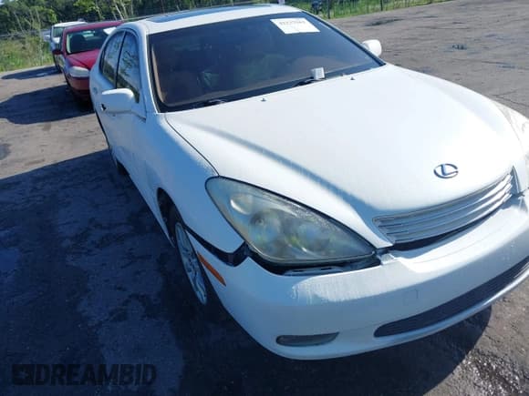 ✅ 2002 Lexus ES 300 • VIN: JTHBF30GX20062013 • Lot: 42237561. Wystawiony na IAAI z przebiegiem 306 747 mil. Bezpłatny archiwum sprzedaży aukcyjnych z USA i szczegółowy raport historii pojazdu na DreamBid. Zdjęcie 6.