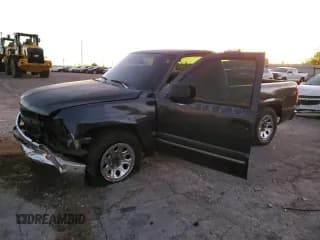 ✅ 2000 Chevrolet Silverado 1500 • VIN: 1GCEC14W8YZ204540 • Лот: 79691594. Опубликован ранее на Copart с пробегом Не указан. Бесплатный доступ к архиву аукционных продаж из США и подробный отчёт об истории автомобиля на DreamBid. Изображение 1.